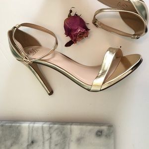 GOLD HEELS